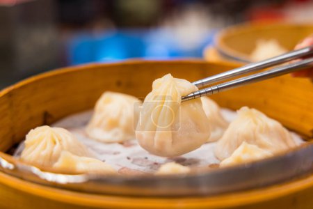 Foto de Pan de sopa al vapor de estilo chino en el restaurante - Imagen libre de derechos