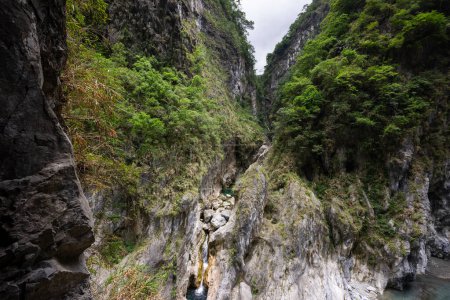 Foto de Parque Nacional Taroko con Sendero de senderismo en Hualien de Taiwán - Imagen libre de derechos