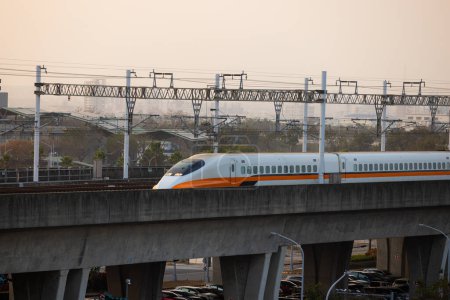 Foto de Taiwán - 22 de marzo de 2023: Tren de alta velocidad de Taiwán en Tainan - Imagen libre de derechos