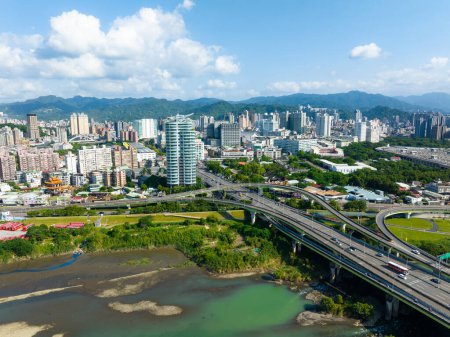 Foto de Taipei, Taiwán - 23 de septiembre de 2023: Vista superior del paisaje urbano de Taipei - Imagen libre de derechos