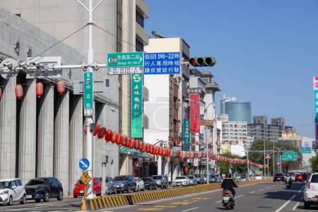 Foto de Tainan, Taiwán - 21 de febrero de 2023: Tainan downtown city street - Imagen libre de derechos