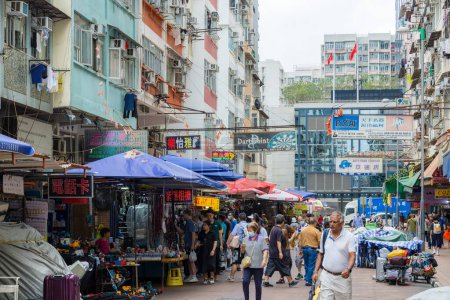 Téléchargez les photos : Hong Kong - 23 juin 2023 : Sham Shui Po street market - en image libre de droit