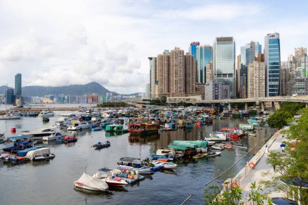 Foto de Hong Kong - 23 de junio de 2023: Causeway Bay waterfront in Hong Kong city - Imagen libre de derechos