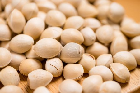 Téléchargez les photos : Fresh ginkgo seed nut close up - en image libre de droit