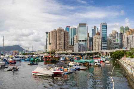 Foto de Hong Kong - 23 de junio de 2023: Causeway Bay waterfront in Hong Kong city - Imagen libre de derechos