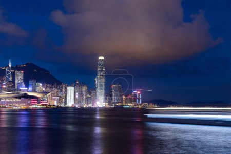Foto de Hong Kong - 26 de junio de 2023: Noche en la ciudad de Hong Kong - Imagen libre de derechos