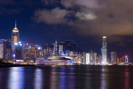 Téléchargez les photos : Hong Kong - 26 Juin 2023 : Hong Kong city night - en image libre de droit