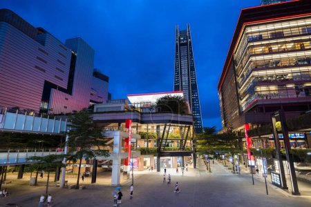 Foto de Taipei - 31 de agosto de 2023: Centro comercial en la ciudad de Taipei al atardecer - Imagen libre de derechos