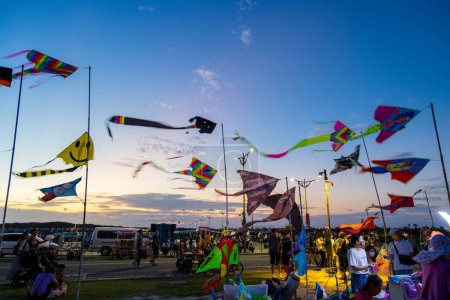 Téléchargez les photos : Hsinchu, Taiwan - 10 Septembre 2023 : Festival international de cerf-volant de la ville de Hsinchu au parc dans la soirée - en image libre de droit