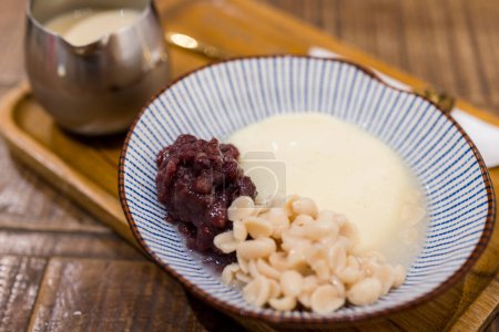 Téléchargez les photos : Haricot rouge et arachide sur le pudding au tofu - en image libre de droit