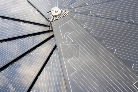 Foto de Array de paneles solares al aire libre - Imagen libre de derechos
