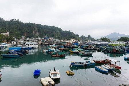 Téléchargez les photos : Hong Kong - 01 janvier 2023 : Port de pêche de Hong Kong Lei Yue Mun - en image libre de droit
