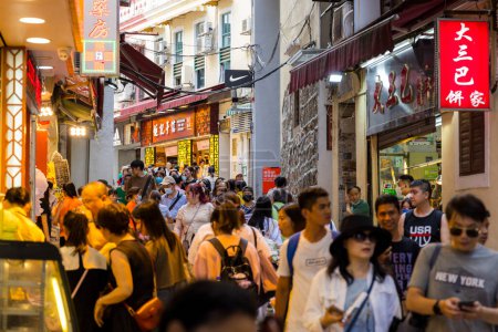 Foto de Macao - 28 de junio de 2023: Calle tienda de recuerdos en la ciudad de Macao - Imagen libre de derechos