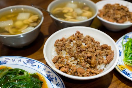 Téléchargez les photos : Nourriture traditionnelle taïwanaise dans le restaurant - en image libre de droit