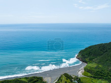 Téléchargez les photos : Belle mer et le littoral sur l'île - en image libre de droit