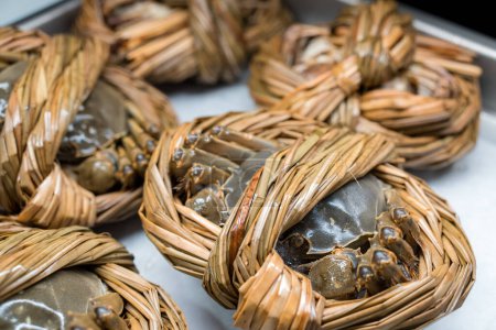 Téléchargez les photos : Crabe chinois moufle cru frais - en image libre de droit