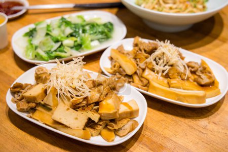 Téléchargez les photos : Cuisine taïwanaise sauce soja tofu braisé - en image libre de droit