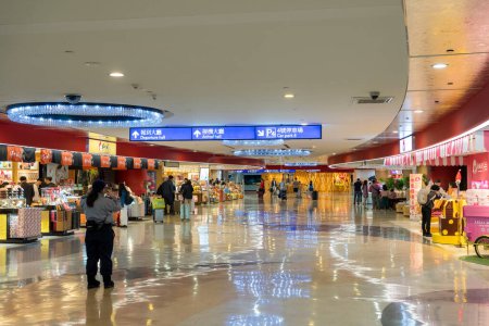Foto de Taiwán - 10 de diciembre de 2023: Interior del aeropuerto de Taoyuan - Imagen libre de derechos