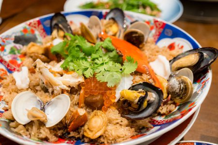 Téléchargez les photos : Fruits de mer au riz collant au restaurant taïwanais - en image libre de droit