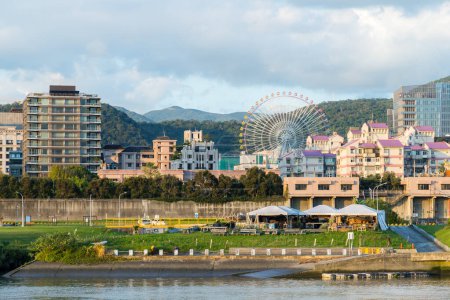 Foto de Taipéi, Taiwán - 14 de diciembre de 2023: Ciudad de Taipéi a orillas del río - Imagen libre de derechos