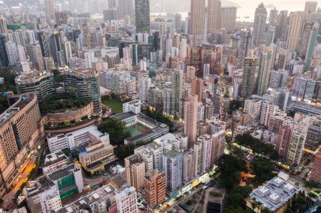 Téléchargez les photos : Hong Kong - 09 novembre 2021 : Vue sur la ville de Hong Kong du côté de Kowloon - en image libre de droit
