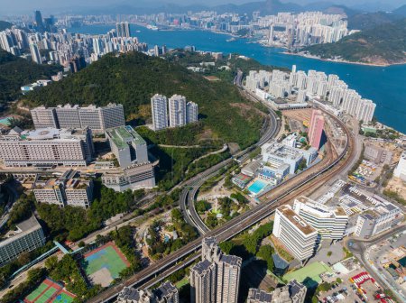 Foto de Hong Kong - 10 de diciembre de 2021: Vista superior de la ciudad de Hong Kong en el lado este de Hong Kong - Imagen libre de derechos