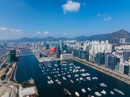 Téléchargez les photos : Hong Kong - 10 décembre 2021 : Vue du dessus de la ville de Hong Kong à Kowloon côté est - en image libre de droit
