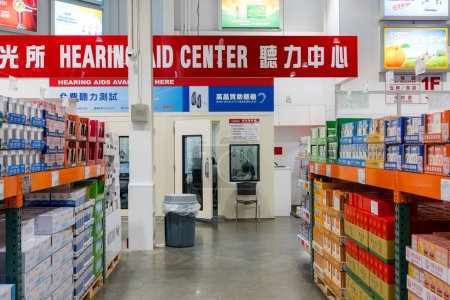 Téléchargez les photos : Taiwan - 21 février 2024 : L'intérieur du magasin Costco à Taiwan - en image libre de droit