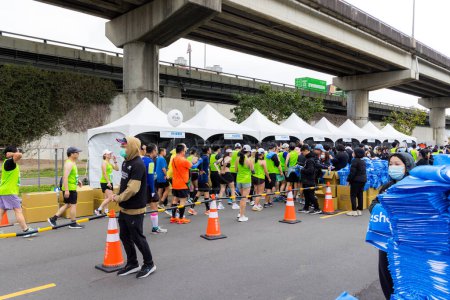 Foto de Taipei, Taiwán - 25 de febrero de 2024: Standard Chartered Taipei Charity Marathon - Imagen libre de derechos