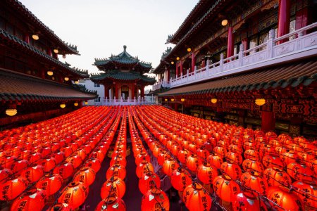 Foto de Taiwán - 01 de febrero de 2024: Templo Sunfong en Kaohsiung de Taiwán - Imagen libre de derechos