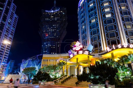Téléchargez les photos : Macao - 28 Juin 2023 : Hôtel Casino Lisboa Macao dans la nuit - en image libre de droit