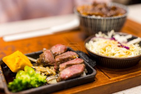 Photo for Grilled beef with rice bowl in the restaurant - Royalty Free Image
