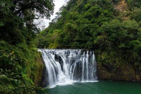 Schöner Shifen-Wasserfall in Pingxi in Taiwan