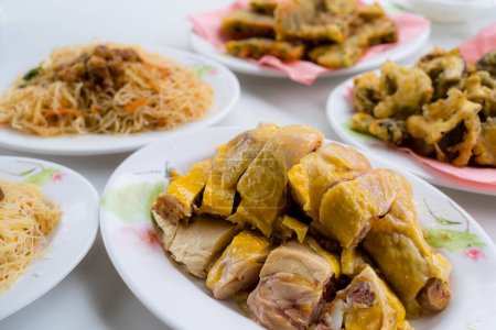 Téléchargez les photos : Cuisine traditionnelle taïwanaise plat de poulet cuit à la vapeur - en image libre de droit