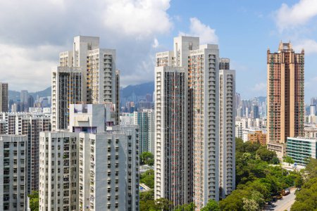 Foto de Hong Kong - 20 de junio de 2023: Ciudad de Hong Kong con edificio residencial - Imagen libre de derechos