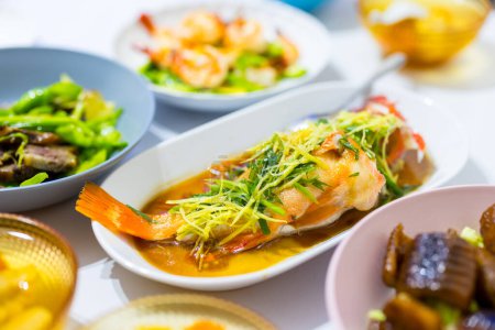 Foto de China cena familiar junto con comida de cocina asiática - Imagen libre de derechos