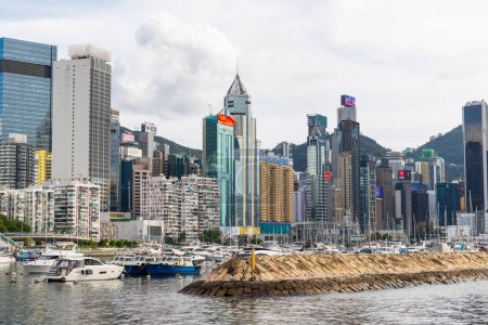 Téléchargez les photos : Hong Kong - 26 mars 2023 : Vue sur le port de Hong Kong - en image libre de droit