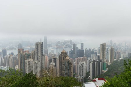 Téléchargez les photos : Hong Kong - 09 April 2024:  Victoria Peak at Hong Kong city - en image libre de droit