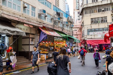 Foto de Hong Kong - 09 de abril de 2024: Hong Kong Bowrington Road Wet market in Causeway Bay district - Imagen libre de derechos