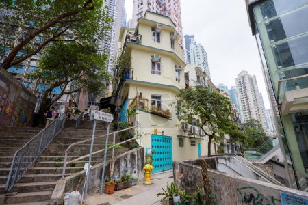 Téléchargez les photos : Hong Kong - 01 Avril 2024 : Hong Kong vieille rue dans le quartier central - en image libre de droit