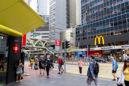 Téléchargez les photos : Hong Kong - 08 avril 2024 : Vie urbaine dans la baie de Causeway de Hong Kong - en image libre de droit