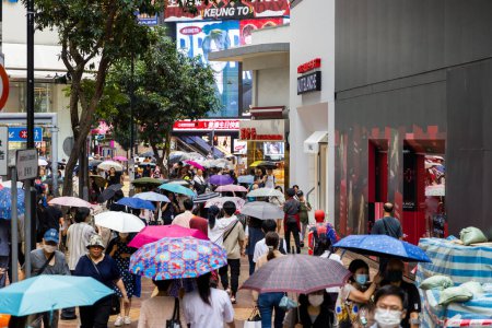 Téléchargez les photos : Hong Kong - 24 avril 2024 : Baie de la chaussée de Hong Kong par temps de pluie - en image libre de droit