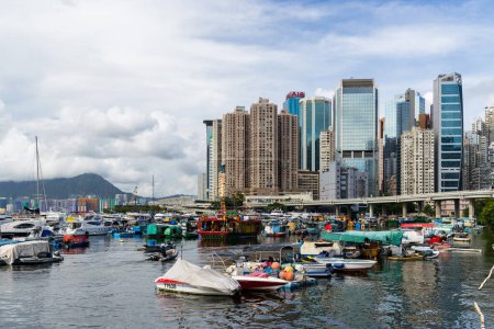 Téléchargez les photos : Hong Kong - 26 juin 2023 : Hong Kong au bord de la mer dans le district de Causeway Bay - en image libre de droit