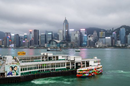 Téléchargez les photos : Hong Kong - 24 avril 2024 : Hong Kong star ferry pier - en image libre de droit