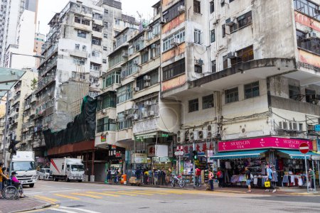 Foto de Hong Kong - 06 de abril de 2024: Hong Kong ciudad local vida Sham Shui Po distrito - Imagen libre de derechos