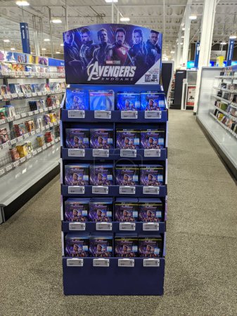 Foto de Honolulu - September 21, 2019:  Avengers Endgame Blu-Ray, Digital Code, and 4K Ultra HD Display rack inside Best Buy Store. - Imagen libre de derechos
