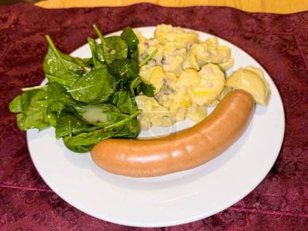 Photo for Abendessen Nummer eins der Deutschen am Heiligabend. Bockwurst mit Kartoffelsalat - Royalty Free Image