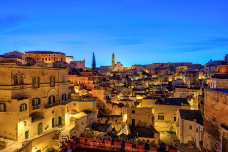 La vieille ville de Matera dans le sud de l'Italie avant le lever du soleil
