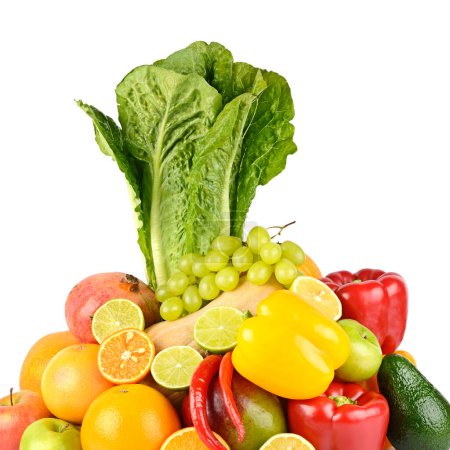 Foto de Frutas, verduras y bayas brillantes aisladas sobre fondo blanco. - Imagen libre de derechos