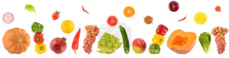 Téléchargez les photos : Légumes et fruits frais tombants isolés sur fond blanc. - en image libre de droit